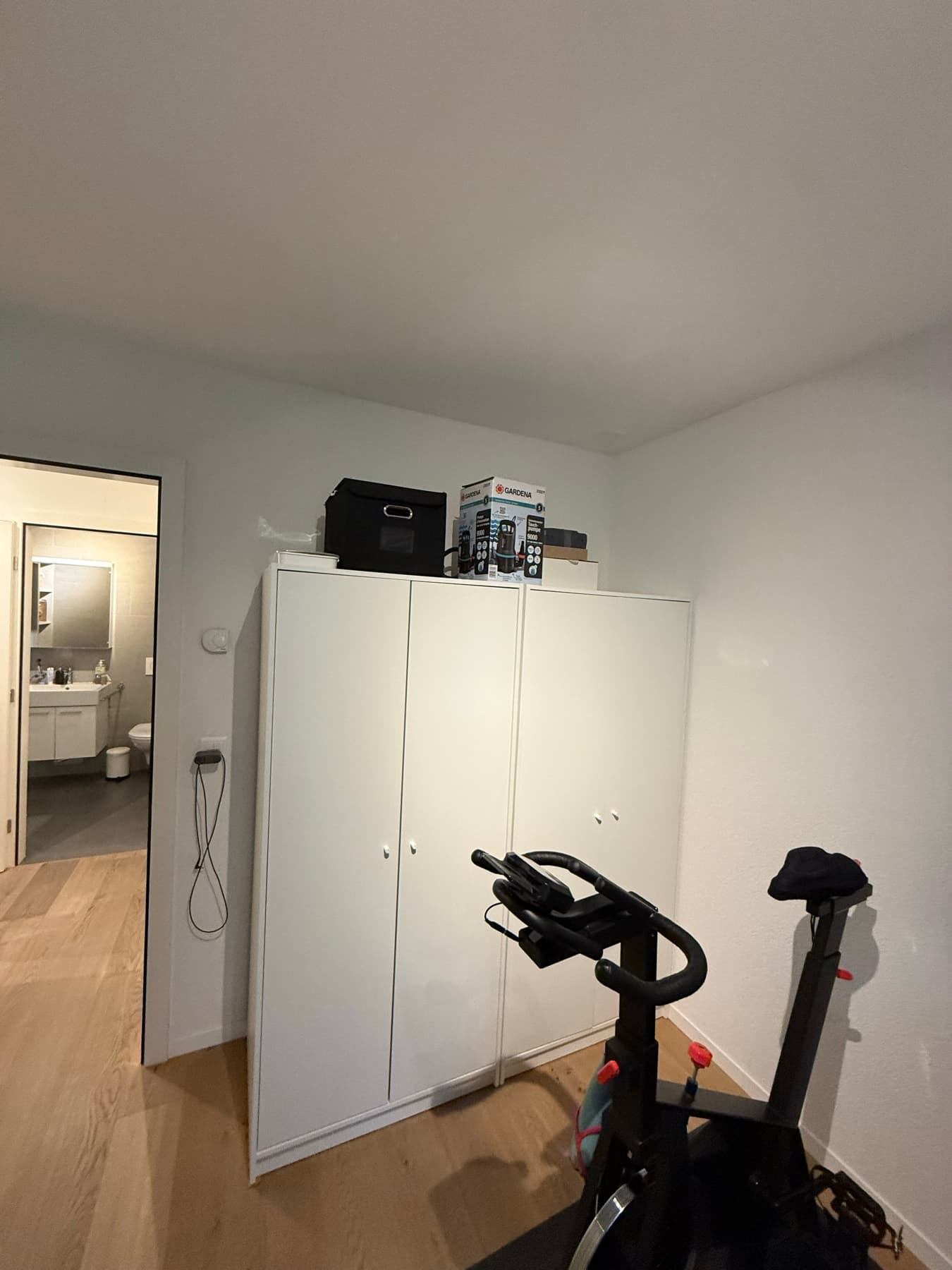 Avant travaux — Armoire à portes coulissantes — Lausanne