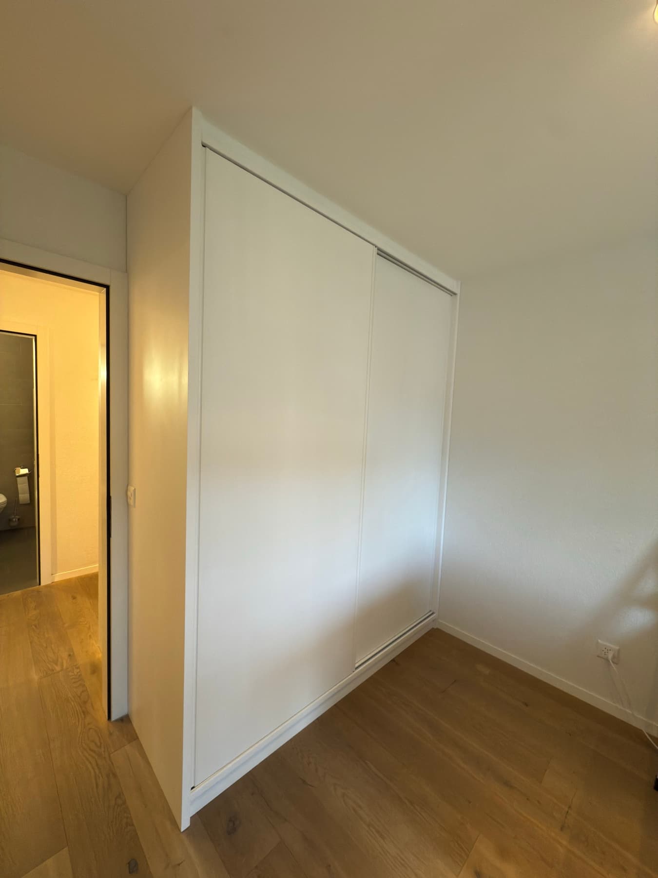 Armoire à portes coulissantes — Lausanne