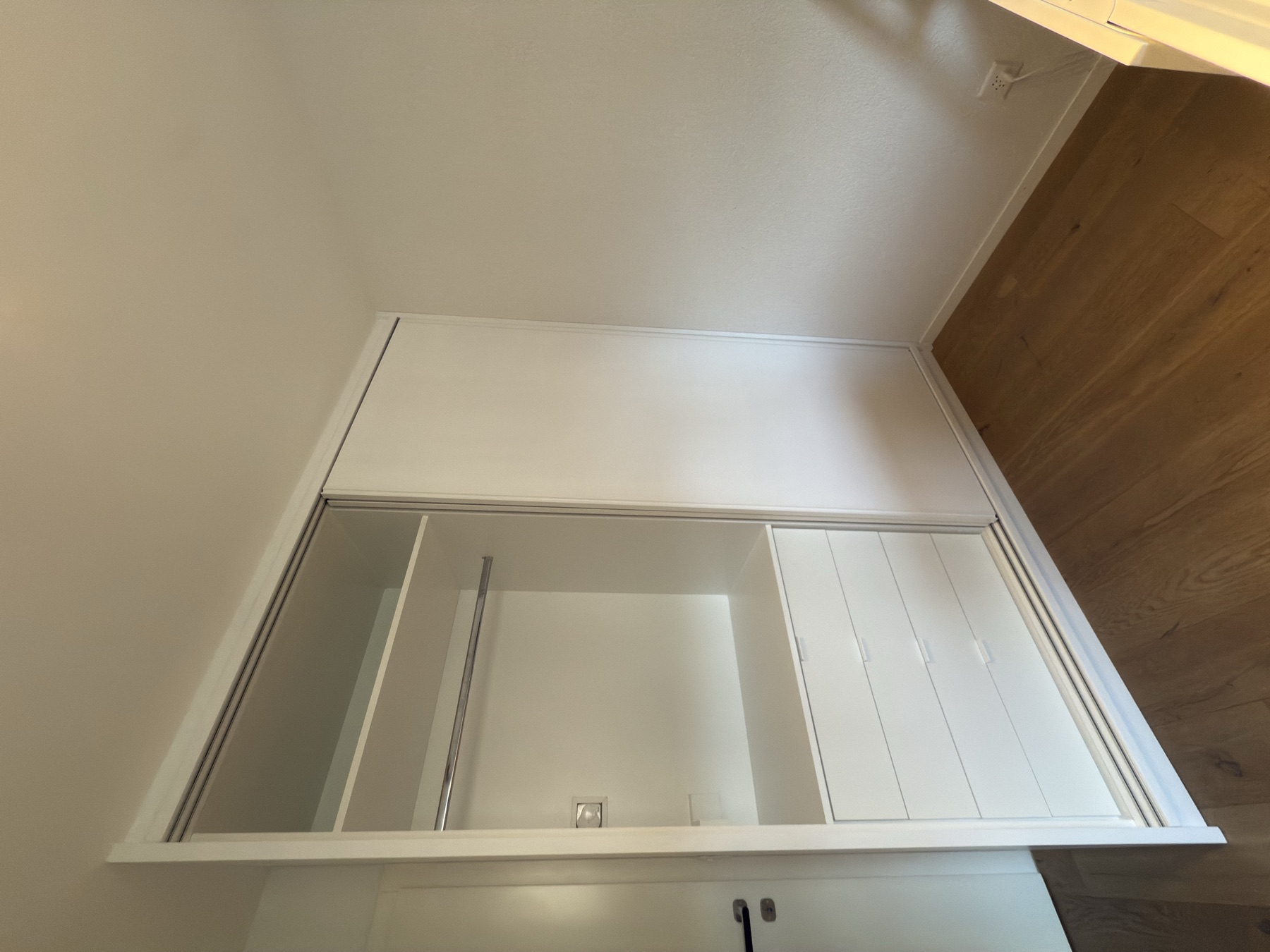 Armoire à portes coulissantes — Lausanne