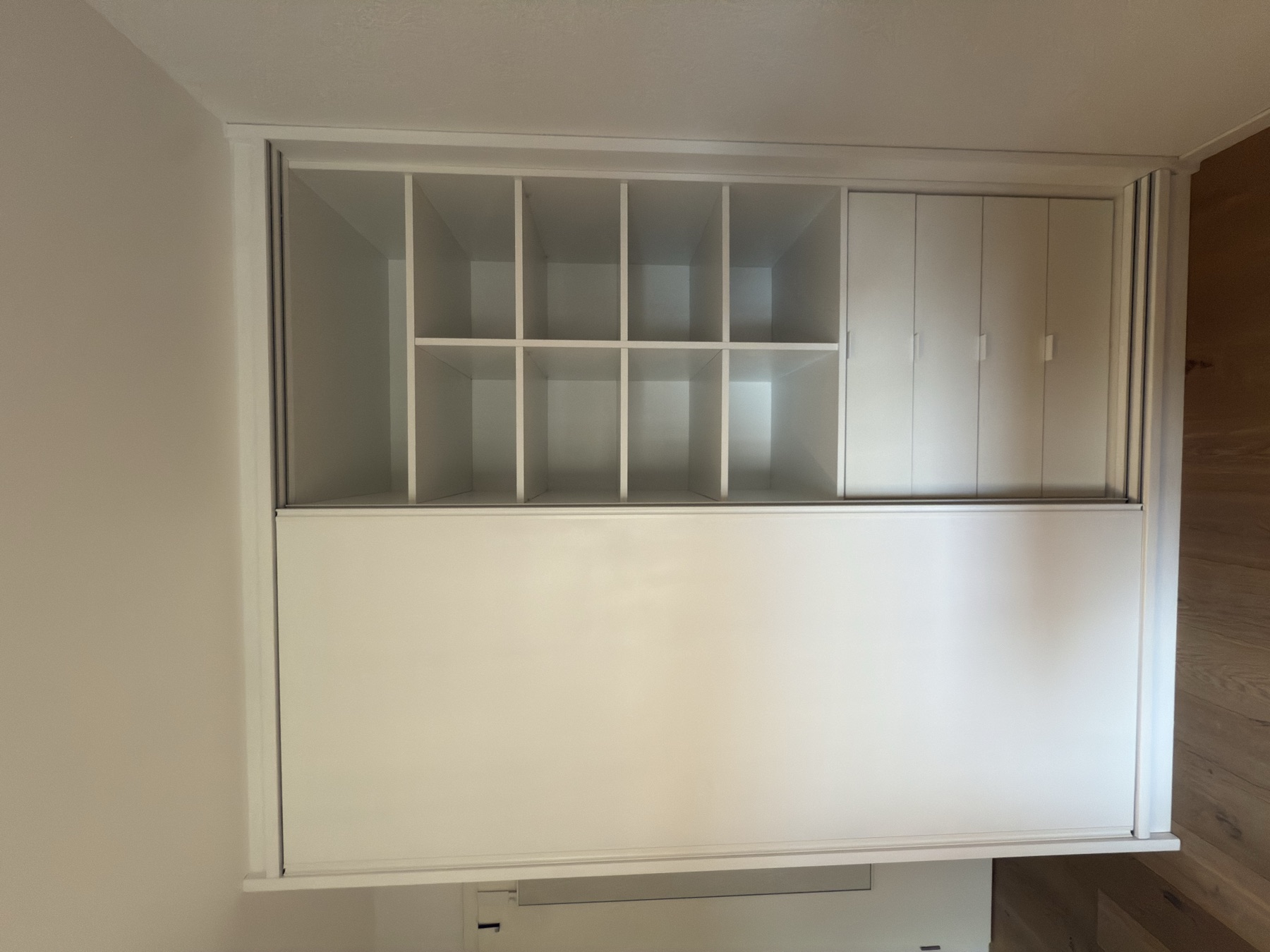 Armoire à portes coulissantes — Lausanne