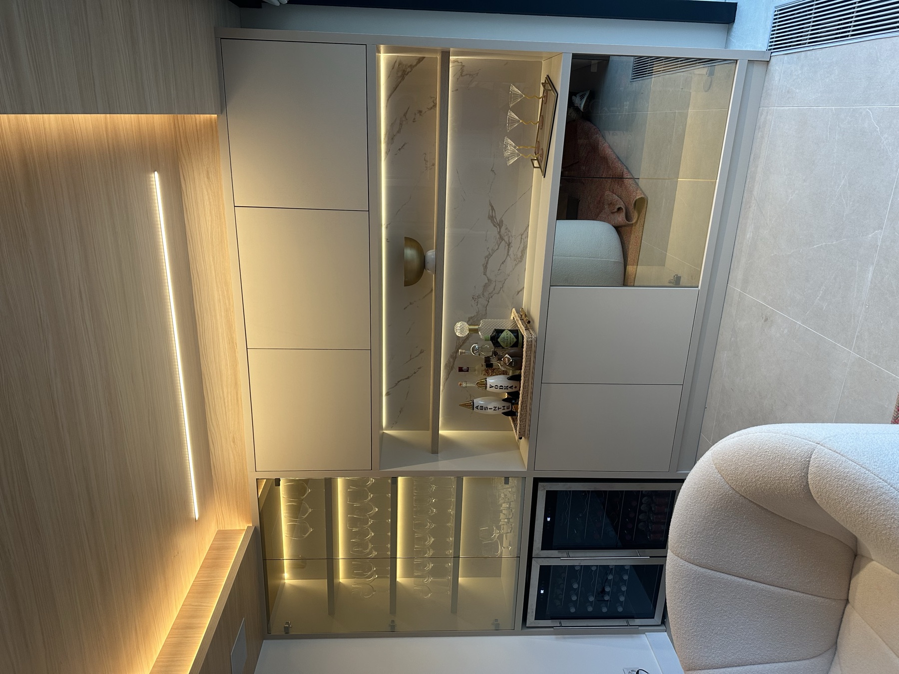 Bar et cristallier — Cologny
